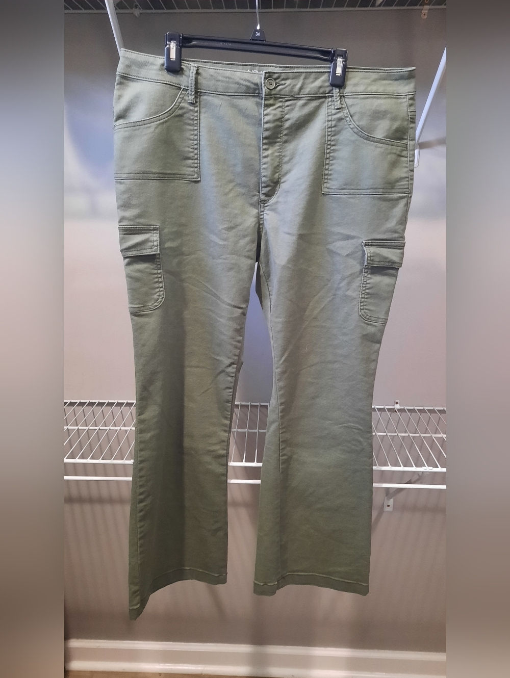 No Boundaries Olive Green Cargo Pants